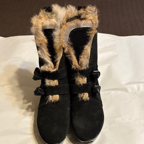 Vicini Black and Tan Faux Fur wedge Boots - Picture 1 of 9